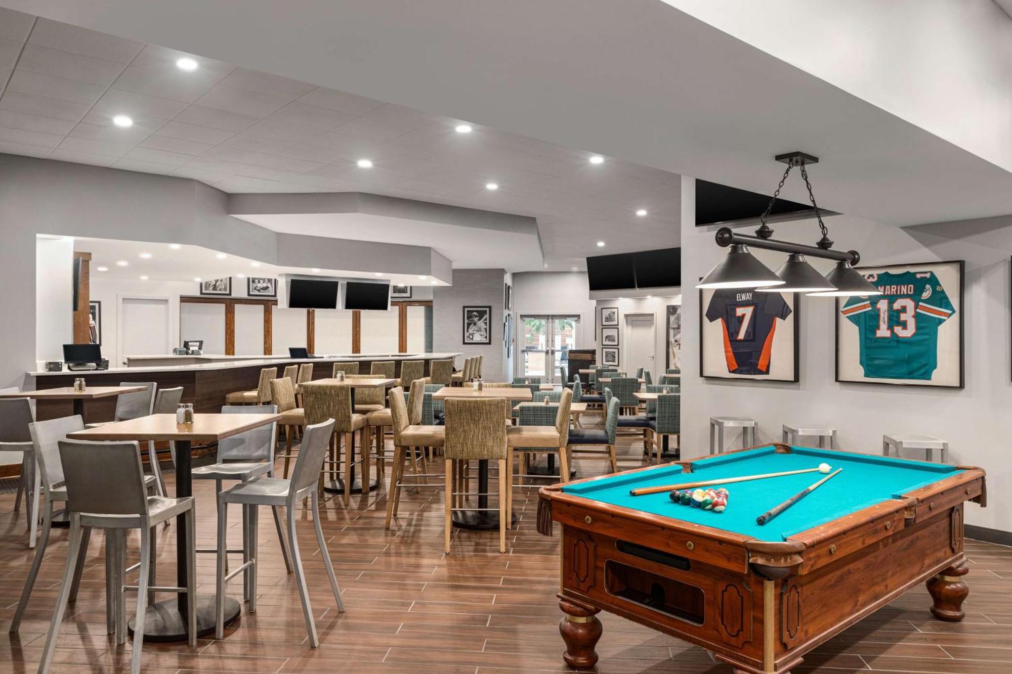 Doubletree By Hilton Fort Myers At Bell Tower Shops Bagian luar foto