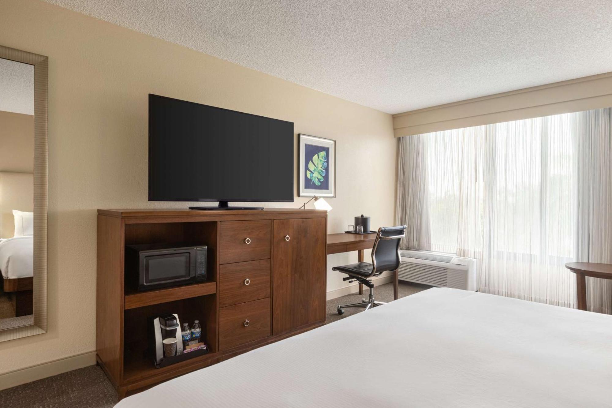 Doubletree By Hilton Fort Myers At Bell Tower Shops Bagian luar foto