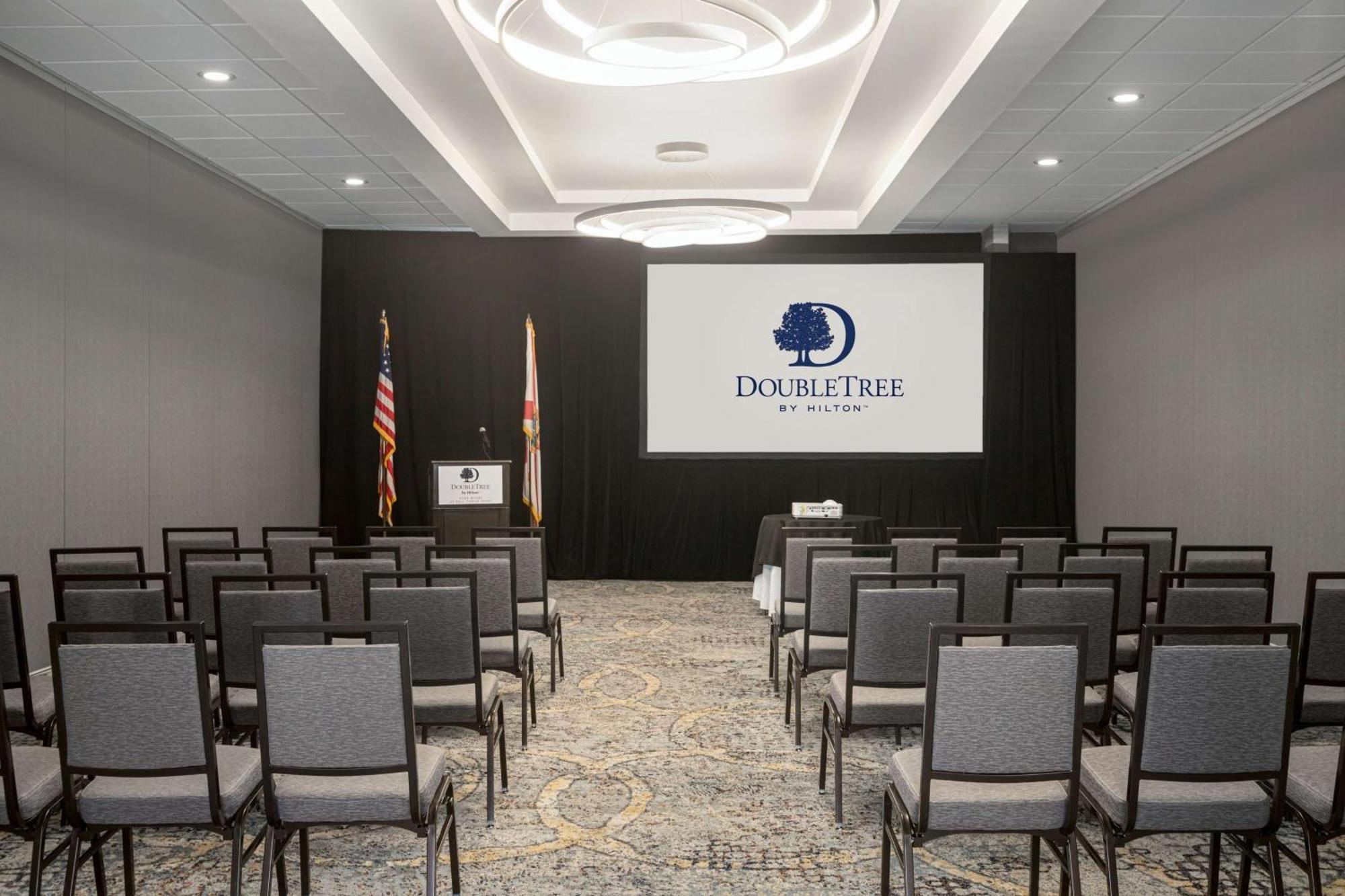 Doubletree By Hilton Fort Myers At Bell Tower Shops Bagian luar foto
