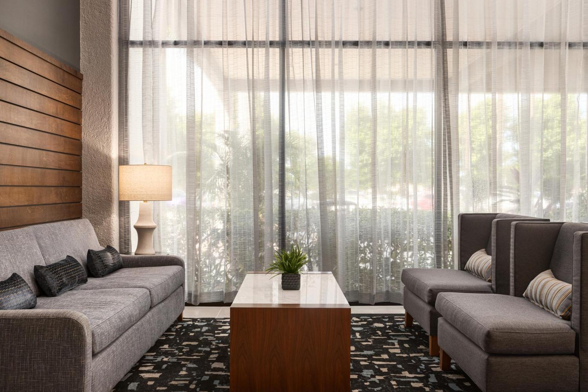 Doubletree By Hilton Fort Myers At Bell Tower Shops Bagian luar foto