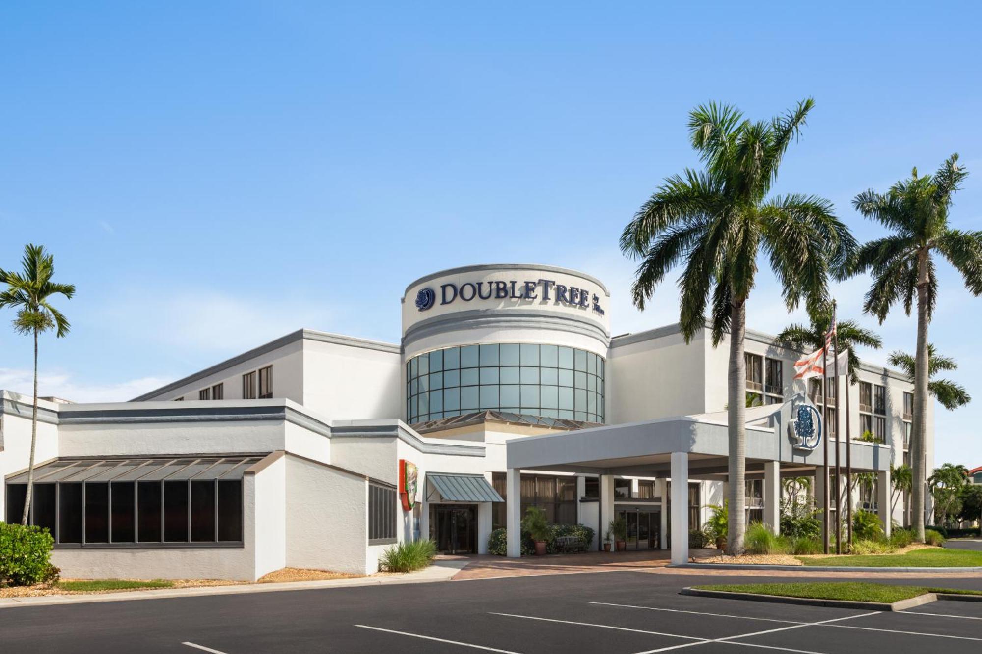Doubletree By Hilton Fort Myers At Bell Tower Shops Bagian luar foto